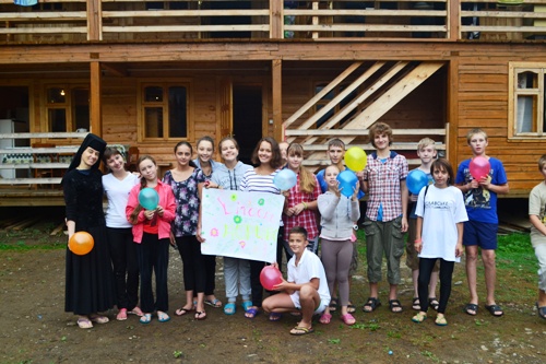 Молодь з Харкова перебуває на Львівщині.(ФОТО)